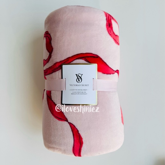 PINK Victoria's Secret Other - •Victoria’s Secret• Sherpa Plush Blanket OS